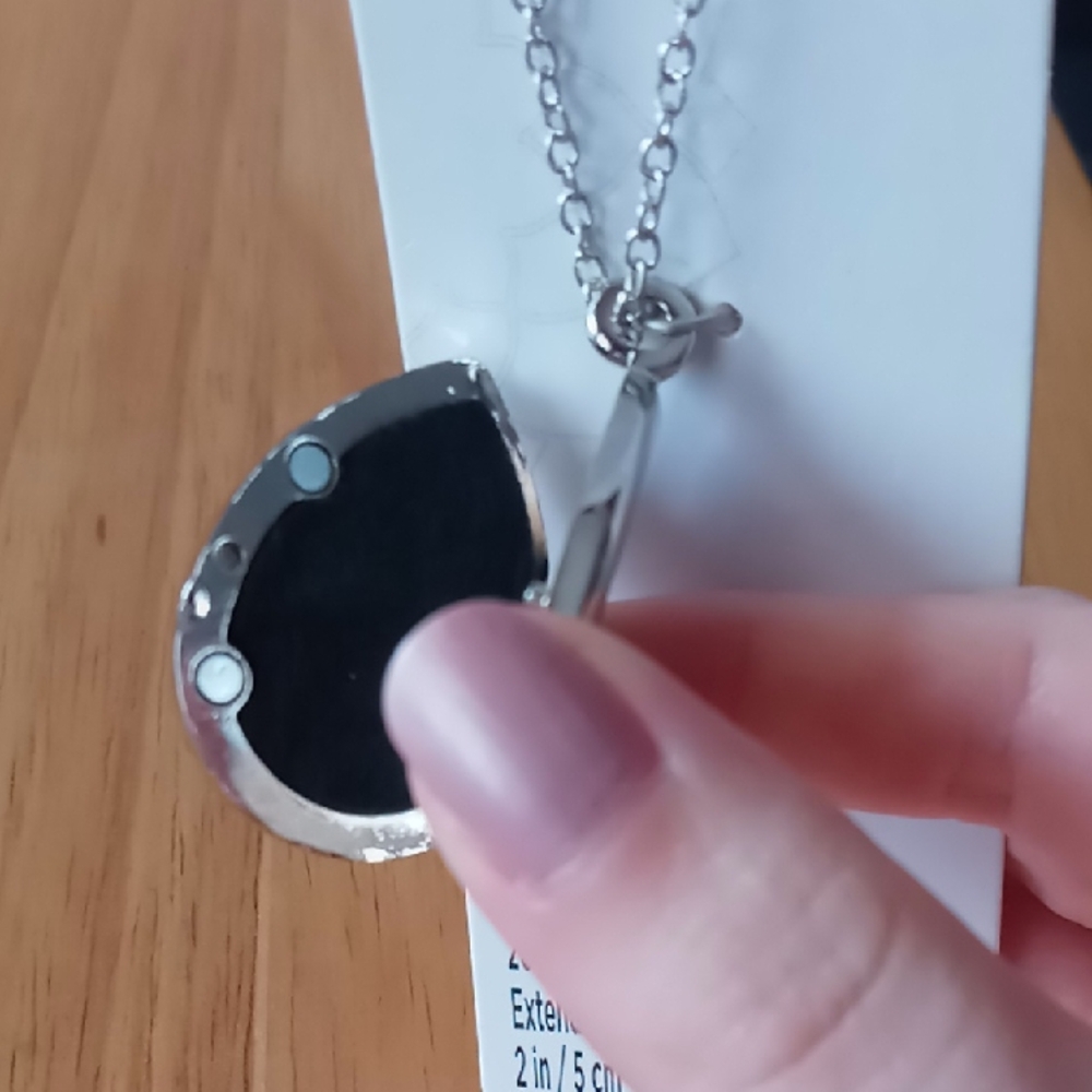 Positive Intentions Diffuser Locket - Picture 5 of 11